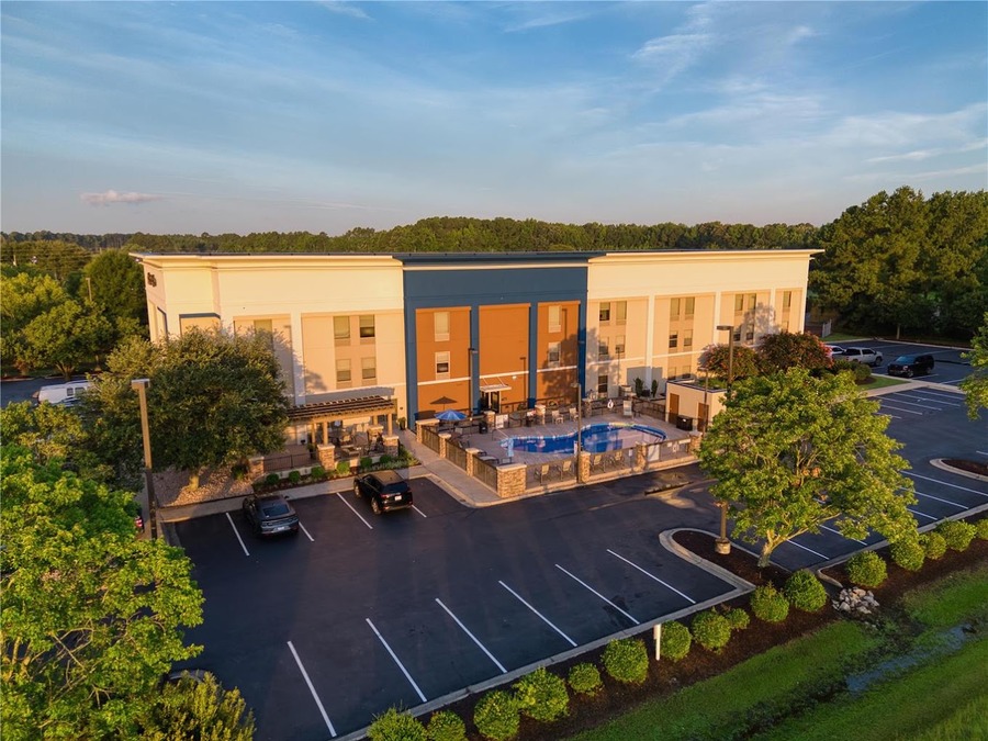 Hampton Inn Edenton, a lodging option for groups meeting at Edenton Commons